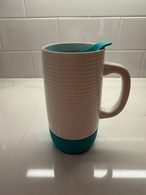 Ello White Ceramic Mug with Turquoise Lid
